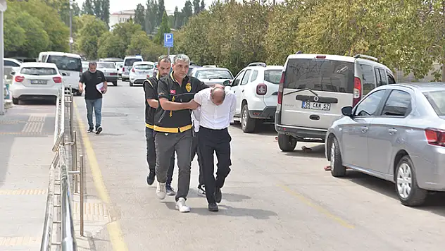 Sahte bakanlık kartı düzenleyen şüpheliler: Kartları kırtasiyeden kendimiz bastırdık
