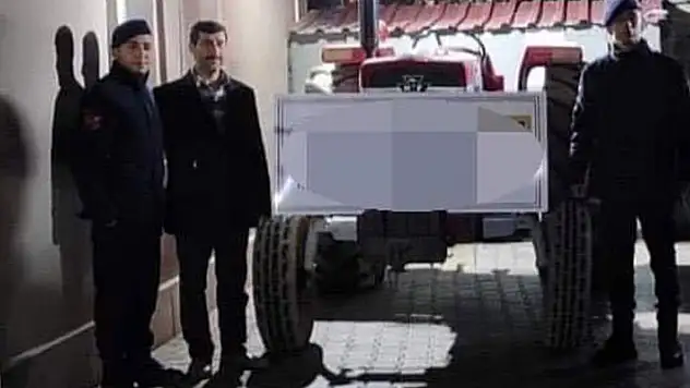 Sahte çek ile çalınan traktör jandarma ekiplerince bulundu