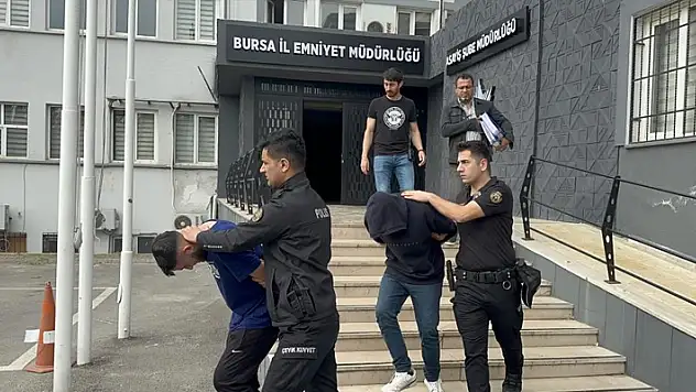 Sahte genç kız profili açarak vatandaşları dolandıran çete çökertildi
