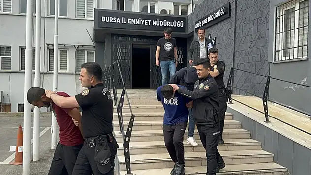 Sahte genç kız profili açarak vatandaşları dolandıran çete tutuklandı
