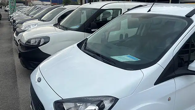 Sahte sitelerdeki dolandırıcıların 'aracı kapınıza kadar vale getirecek' vaatlerine dikkat
