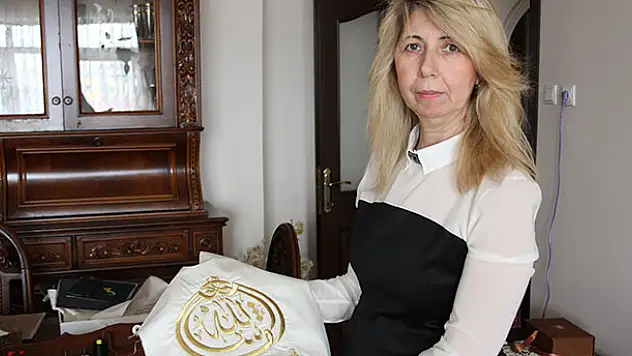 Sakal-ı Şerif bohçalarını Osmanlı motifleriyle işledi