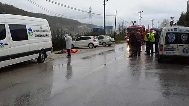 Sakarya'da otomobil su kanalına devrildi: 2 ölü