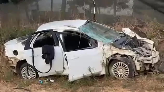 Sakarya'da otomobil tarlaya uçtu: 1 ölü, sürücü yaralı
