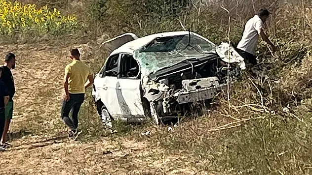 Sakarya'da taklalar atan otomobil hurdaya döndü: 1 ölü, 1 yaralı
