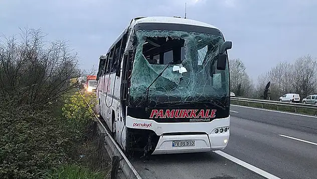 Sakarya'da yolcu otobüsü devrildi: 30 yaralı