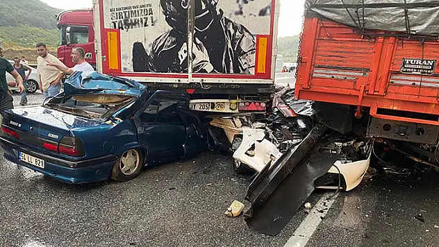 Sakarya'da zincirleme kaza: 1 ölü, 6 yaralı
