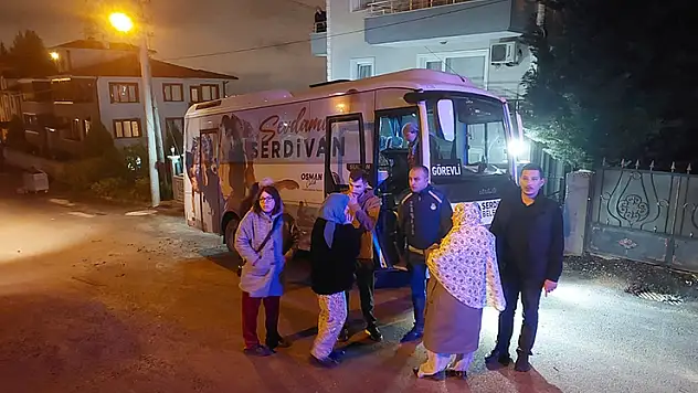 Sakarya'da çökme tehlikesi bulunan 4 katlı apartman tahliye edildi