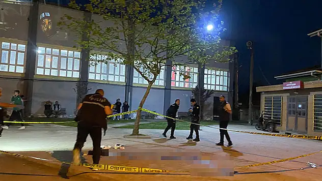 Sakarya'da küfürleşme kavgasında kan aktı: 15 yaşındaki çocuk, 17 yaşındaki çocuğu bıçakladı