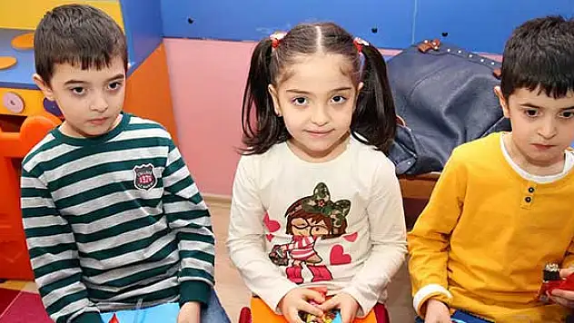Sakaryalı üçüzler ilk karnelerini aldı