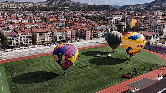 Salda Gölü'nün muhteşem manzarası sıcak hava balonlarıyla birleşecek
