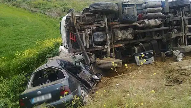 Salihli'de kamyon ile otomobil çarpıştı: 1 ölü