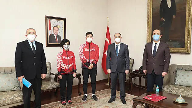 Şampiyon'dan Vali Özkan'a ziyaret