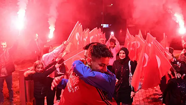 Şampiyon Sayıner'e coşkulu karşılama
