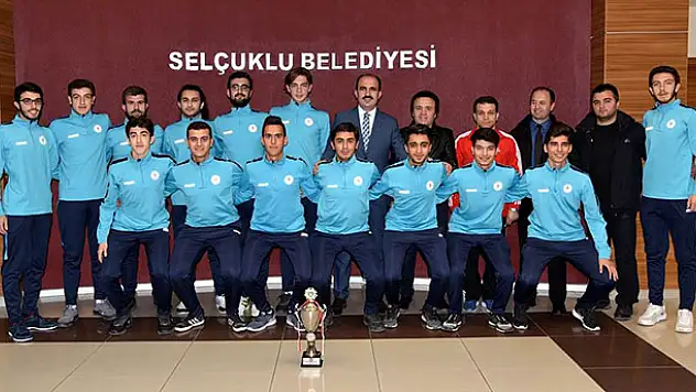 Şampiyon sporculardan Başkan Altay'a ziyaret