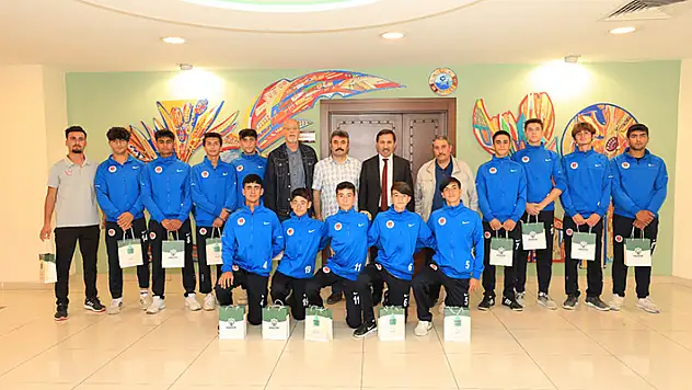 Şampiyon sporculardan Başkan Kılca'ya ziyaret