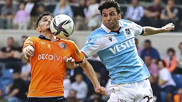 Şampiyon Trabzonspor son maçını kaybetti! Başakşehir'e Avrupa vizesi çıktı
