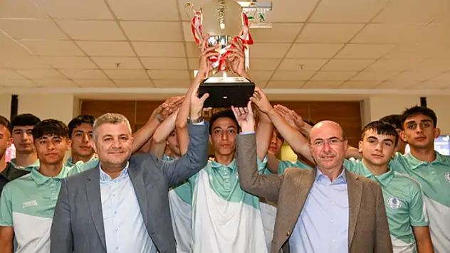 Şampiyonlardan Başkan Pekyatırmacı'ya ziyaret 