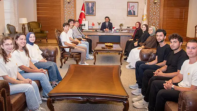 Şampiyonlardan Rektör Yılmaz'a ziyaret