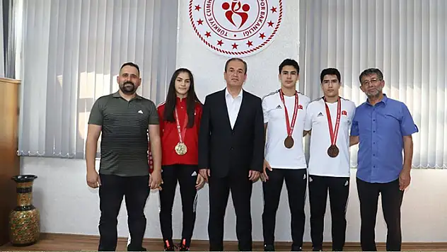Şampiyonlardan Şahin'e ziyaret!