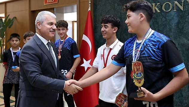 Şampiyonlardan Vali Akın'a ziyaret