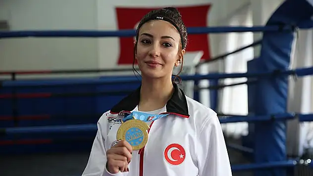 Şampiyonluğa uzanan yolda milli kick boksçuyu hastalığı bile yıldıramadı

