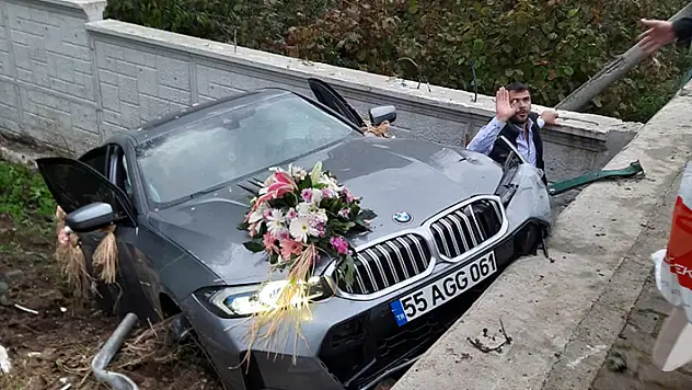 Samsun'da gelin arabası, boş araziye düştü 2 yaralı

