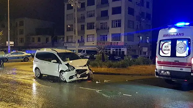 Samsun'da iki otomobil çarpıştı: 4 yaralı
