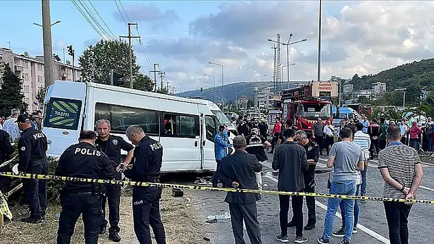 Samsun'da kamyon ile öğrenci servisinin çarpıştığı kazada 1 kişi öldü, 6 kişi yaralandı
