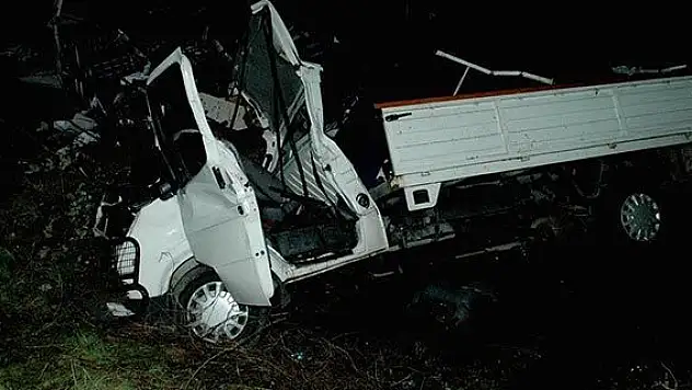 Samsun'da kamyonet su kanalına düştü: 3 yaralı