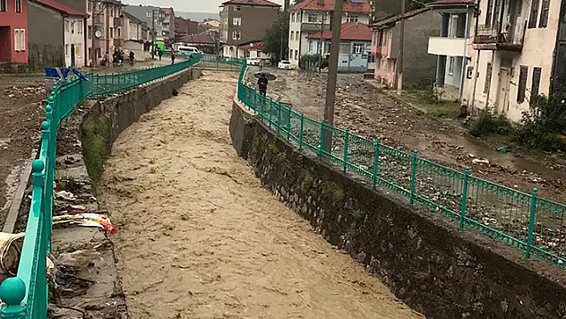 Samsun'da sel dolayısıyla bazı vatandaşlar evlerinden tahliye edildi
