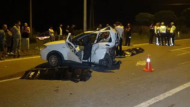 Samsun'da seyir halindeki otomobil önündeki araca çarptı: 3 ölü, 2 yaralı