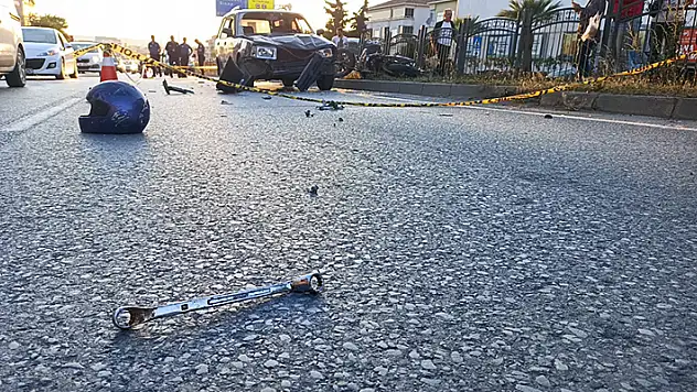 Samsun'da, yaya geçidinde otomobilin çarptığı motosikletli öldü
