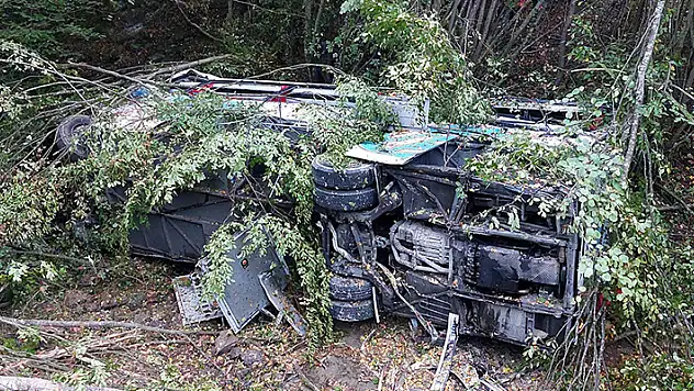 Samsun'da yolcu otobüsü dereye yuvarlandı: 2 ölü, 14 yaralı
