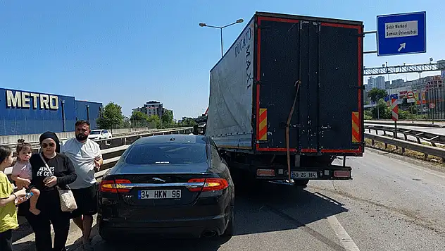 Samsun'da kamyon ile otomobil çarpıştı
