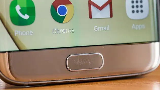 Samsung telefonların o tuşu çiziliyor!