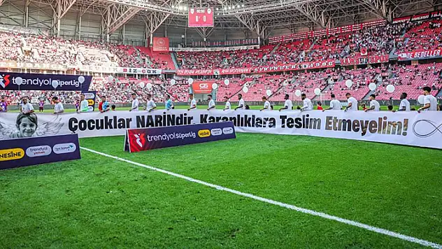 Samsunspor - Konyaspor maçında Narin unutulmadı
