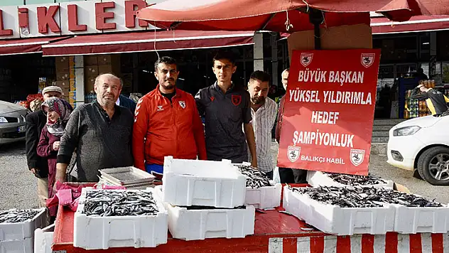 Samsunspor'un başarısını hamsiyle kutladı