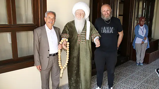 Sanatçı Çetin Altay Akşehir'e hayran kaldı
