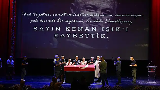 Sanatçı Kenan Işık için AKM'de tören düzenlendi

