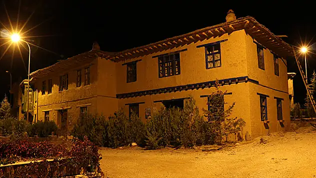 Sanatçılar ile köylüleri buluşturan köy