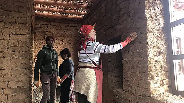 'Sanatçıların köyü'nde kerpiç evler atölyeye dönüşüyor