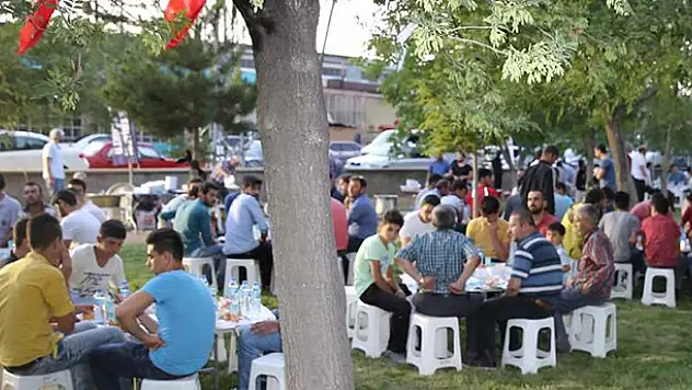 Sanayi gençliği iftarda buluştu