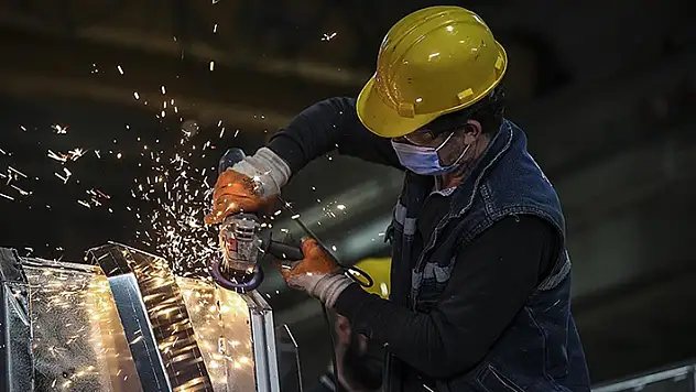 Sanayi üretimi beklentilerin üzerinde arttı