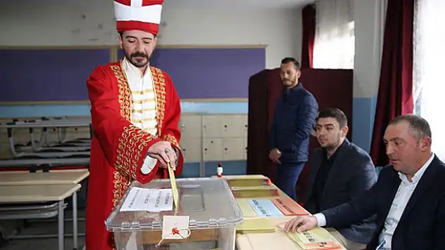 Sandıktan renkli görüntüler