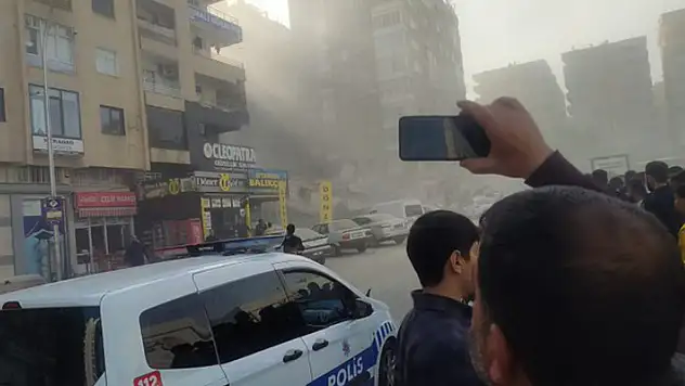 Şanlıurfa'da ağır hasarlı bina çöktü