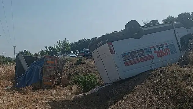 Şanlıurfa'da kamyonetle minibüs çarpıştı: 1 ölü, 2 yaralı
