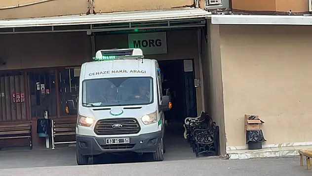 Şanlıurfa'da otomobil tankere çarpı: 1 ölü, 1 yaralı
