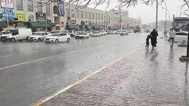 Şanlıurfa'da sağanak ve dolu etkili oldu
