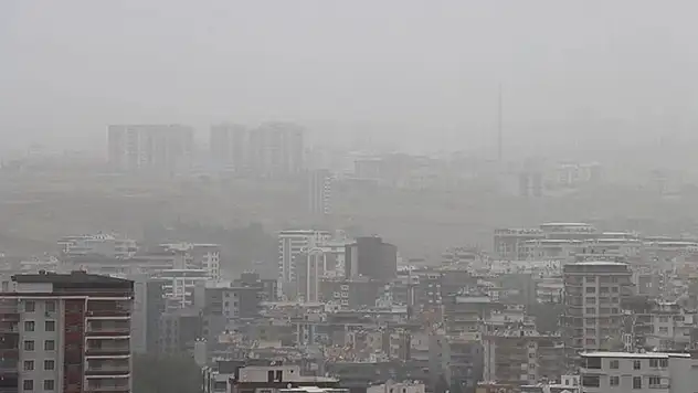 Şanlıurfa'da toz taşınımı etkili oldu
